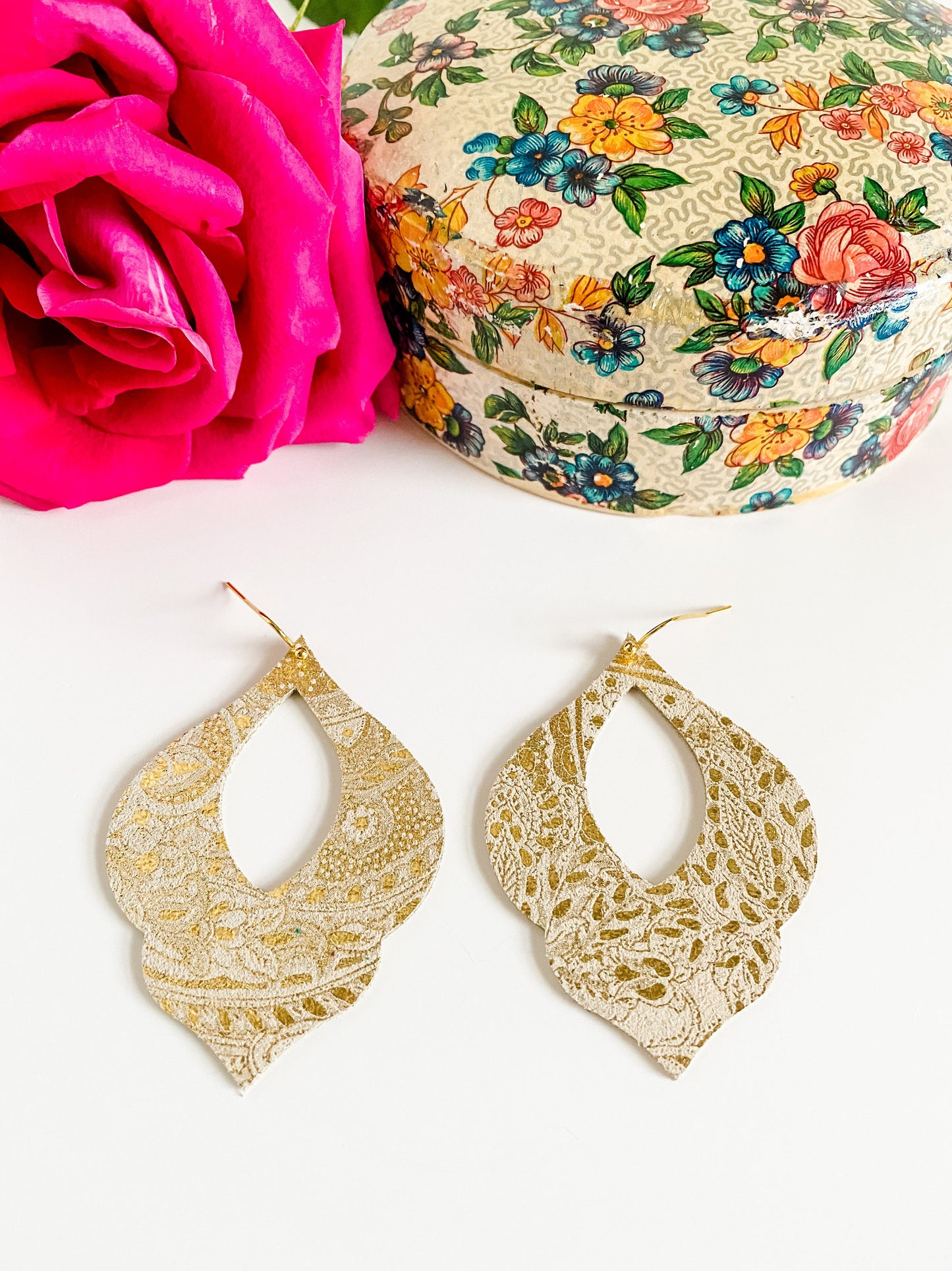 Metallic Cream and Gold Paisley Earrings, Gold Leaf Earrings, Wedding Bridal Earrings, Bridesmaid Gift for Her, Boho Coquette Chic Earrings