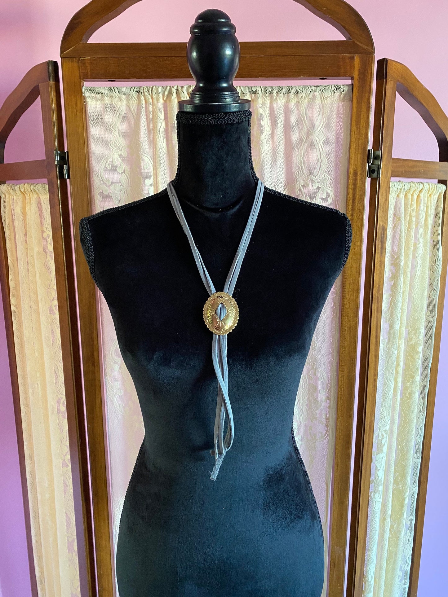 Modern Bolo Concho Necklace, Deerskin Leather Bolo Necklace, Western Statement Necklace, Punchy Jewelry, choose leather and concho color